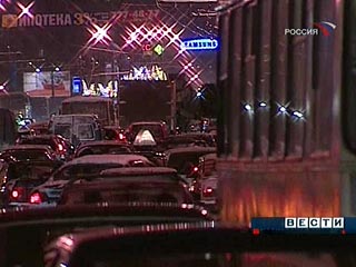 Обстановка на дорогах в центре российской столицы во вторник вечером значительно осложнилась