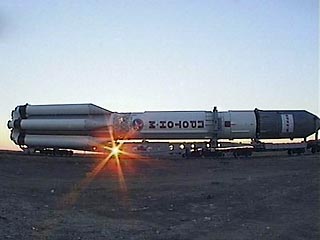Ракета-носитель "Протон-М" с тремя навигационными спутниками "Глонасс-М" стартовала с космодрома Байконур в Казахстане в 22:32 по московскому времени.