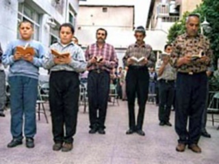 Иудейская община - одна из самых старых в Иране. По словам С. Мосадека, в этой стране евреям никогда не угрожала опасность
