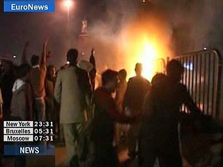 В результате уличных беспорядков, вспыхнувших ночью в разных городах Пакистана в связи с убийством в Равалпинди бывшего премьера Беназир Бхутто, погибли 10 человек, два десятка получили ранения