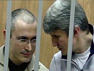 Ходорковский и Лебедев получили новогодние подарки: апельсины, мандарины и шоколад