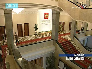 Депутаты прошлой Думы пока дисциплинированно съезжают со служебных квартир