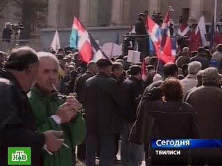 В Грузии объединенная оппозиция провела митинг и шествие, которые призваны предостеречь власти от фальсификаций на предстоящих выборах