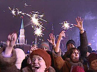 Безопасность россиян в Новый год обеспечат около 300 тысяч милиционеров, которые встретят праздник на боевом посту