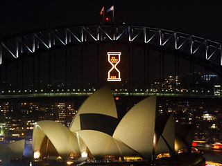Новый 2008 год начал свой торжественый марш по планете. Салютом Новый год приветствовали в австралийском Сиднее
