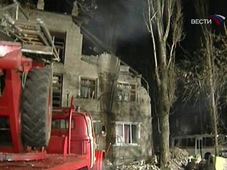 Семь человек пострадали в результате взрыва бытового газа в трехэтажном жилом доме в Воронеже, сообщил оперативный дежурный МЧС РФ