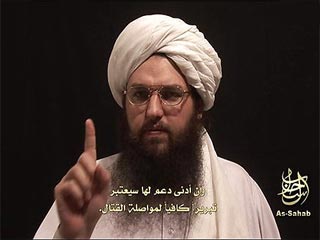 На видео заснята речь проповедника идей террористической сети "Аль-Каида", уроженца Калифорнии Адама Гадана, известного также под именем Аззам Американец (Аззам аль-Амрики)