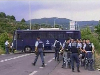Греческая полиция выдворила с границы монашеской республики Афон группу женщин, нарушивших тысячелетний запрет на посещение "святой горы"