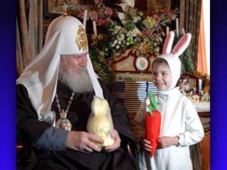 Патриарх Алексий II призвал детей, собравшихся сегодня на Рождественскую елку в Кремле, любить ближних и беречь своих родителей