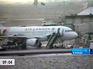 В Канаде пассажирский самолет попал в мощный турбулентный поток: 40 пострадавших