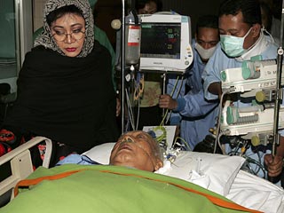 86-летний Сухарто был госпитализирован неделю назад с симптомами острой анемии и пониженного давления
