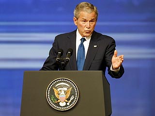 Президент США Джордж Буш назвал Иран угрозой всемирной безопасности и главным спонсором терроризма. Выступая сегодня в Абу-Даби, он подчеркнул, что США и их арабские союзники должны вместе противостоять исходящей от Тегерана опасности, "пока не стало слиш