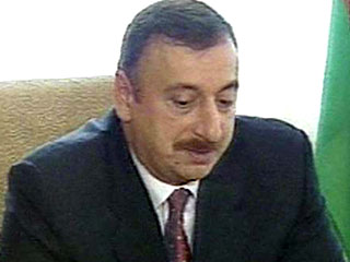 Президент Азербайджана Ильхам Алиев, одним из первых поздравивший Михаила Саакашвили с победой на выборах президента Грузии, отказался от приглашения приехать на церемонию инаугурации главы грузинского государства