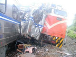В Аргентине произошло столкновение локомотива с пассажирским поездом. В результате пятьдесят человек получили ранения