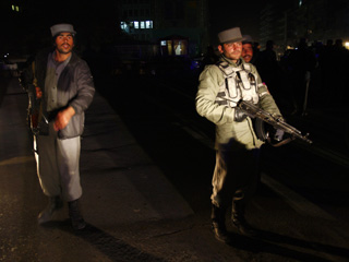 В понедельник в результате нападения боевиков на пятизвездочный отель в центре Кабула убиты семеро, среди погибших есть иностранцы