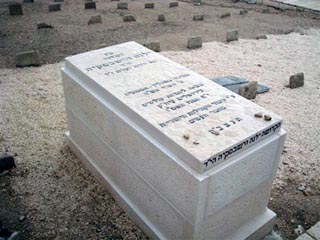 На Масличной горе в Иерусалиме был накануне установлен памятник старшине медицинской службы 40-го гвардейского минометного полка Ленине Варшавской, останки которой были перенесены в Израиль в июне 2007 года из-под монумента "Бронзовому солдату" в Таллине