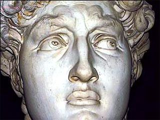 Статую Давида, выполненную великим итальянским скульптором Микеланджело, уберут из центра Флоренции, так как она привлекает слишком много туристов. Мраморный монумент, созданный в 1504 году, в данный момент находится в одном из залов Академии изящных иску