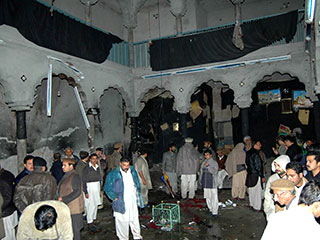 Мощный взрыв прогремел в четверг близ одной из шиитских мечетей в городе Пешаваре на северо-западе Пакистана