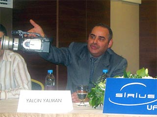 Хактан Акдоган на специальной пресс-конференции в Стамбуле рассказал, что местный житель, сторож одного из коттеджных городков Ялчин Ялман, который долгое время охотился за НЛО, наконец реализовал свою мечту