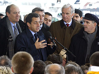 Рейтинг Николя Саркози впервые после его избрания президентом Франции опустился ниже 50-процентной отметки