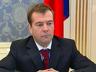 Зарегистрированный накануне кандидатом в президенты Дмитрий Медведев уже во вторник может представить тезисы своей предвыборной программы на заседании Гражданского форума