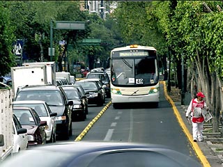 Власти Мехико оградили женщин от "физических и словесных оскорблений" и пустили для них специальные автобусы
