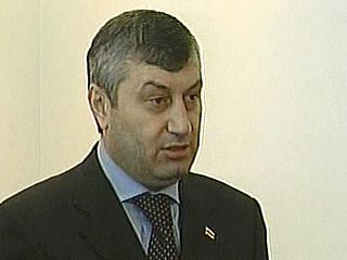 Президент непризнанной Южной Осетии Эдуард Кокойты заявил в Москве, что намерен в ближайшее время обратиться к президенту Грузии Михаилу Саакашвили с предложением о начале прямых переговоров