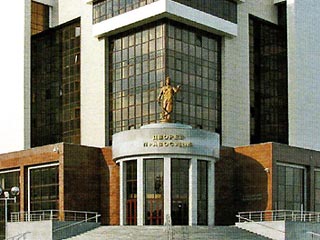 Свердловский областной суд в среду смягчил приговоры трем обвиняемым в развратных действиях с подростками и торговле несовершеннолетними.