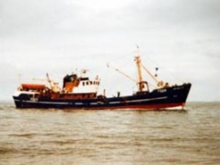 Испанский рыболовецкий траулер затонул в 300 км к западу от побережья Ирландии. Все 18 членов экипажа спасены