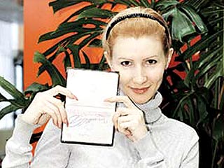 Российской гимнастке придется менять паспорт из-за автографа Путина