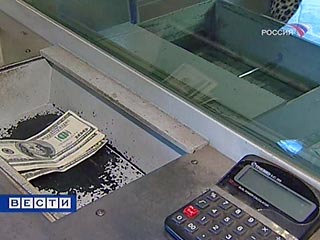 Курс доллара упал ниже отметки 24,5 рубля 