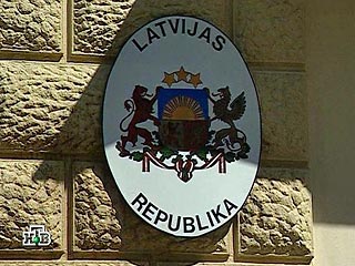 Посол Латвии в Москве Андрис Тейкманис не считает нужным раскрывать имя выдворяемого из России дипломата. "Дадим ему спокойно уехать домой", - сказал Тейкманис агентству BNS в субботу