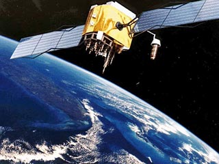 Большой американский спутник-шпион потерял управление и может упасть на Землю