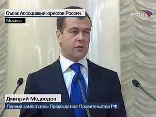 Юрист Медведев рассказал коллегам, как нужно работать