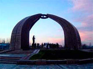 Конгресс мусульман Киргизии требует выделить площадь "Победы" под строительство новой мечети