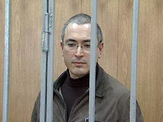 Экс-глава ЮКОСа Михаил Ходорковский начал голодовку в знак солидарности с бывшим вице-президентом ЮКОСа Василием Алексаняном, которого, несмотря на то, что он болен СПИДом, не переводят из СИЗО в гражданскую клинику