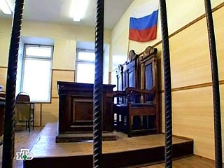В Ростовской области вынесен приговор двум милиционерам, которых признали виновными в групповом изнасиловании девушки прямо на городском кладбище.     