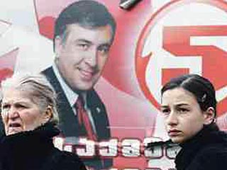 Лидеры объединенной грузинской оппозиции у ряда станций метро в Тбилиси проводят акцию по сбору подписей под лозунгом "Я не голосовал за Саакашвили"