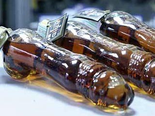 На Украине Черниговский ликеро-водочный завод начал выпуск продукции в бутылках необычной формы - в виде мужского члена
