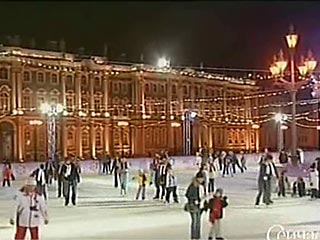 Куйбышевский районный суд Петербурга обязал городские власти убрать каток с Дворцовой площади.