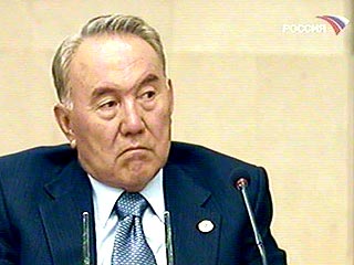 Назарбаев признал, что в Казахстане финансовый кризис и призвал затянуть пояса