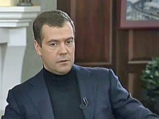 Первый вице-премьер, кандидат в президенты РФ Дмитрий Медведев, согласно проведенному мониторингу пяти крупнейших российских телеканалов, получил больше эфирного времени, чем действующий глава государства Владимир Путин