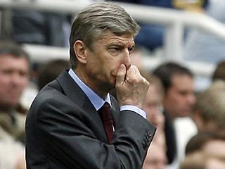 Главный тренер "Арсенала" Арсен Венгер первым из наставников топ-клубов поддержал инициативу Премьер-лиги по проведению нескольких матчей первенства за рубежом