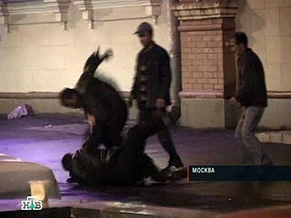 Три подростка в субботу вечером получили ножевые ранения в результате нападения группы неизвестных на юге Москвы