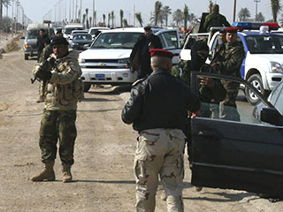 Мощный взрыв, совершенный террористом-смертников в иракском городе Балад в воскресенье, стал причиной гибели по меньшей мере 33 человек