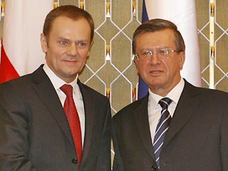 Визит премьер-министра Польши Дональда Туска в Москву 8 февраля - это "оттепель" в российско-польских отношениях, по крайней мере, в том, что касается их формальной стороны