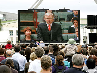 Премьер-министр Австралии Кевин Радд извинился перед коренным населением стран
