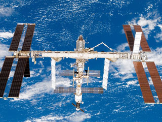 США в настоящее время зависят от российского "Союза" в поддержке жизнеобеспечения Международной космической станции. Это признал директор американского космического ведомства NASA Майкл Гриффин