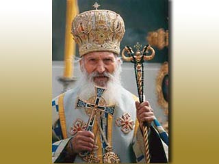 Патриарх Сербский Павел молится о своей стране