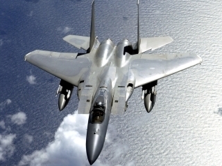 Два учебных истребителя ВВС США F-15 столкнулись во время тренировочного полета над Мексиканским заливом, недалеко от побережья Флориды